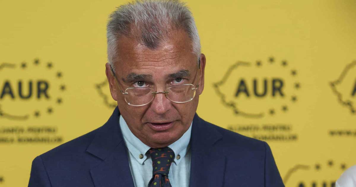 Petrișor Peiu, liderul senatorilor AUR, în timpul declarațiilor despre unirea României cu Republica Moldova, București, ianuarie 2026