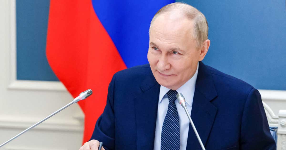Vladimir Putin în timpul întâlnirii cu oficiali ruși pentru discutarea strategiei pământurilor rare, Kremlin, ianuarie 2026