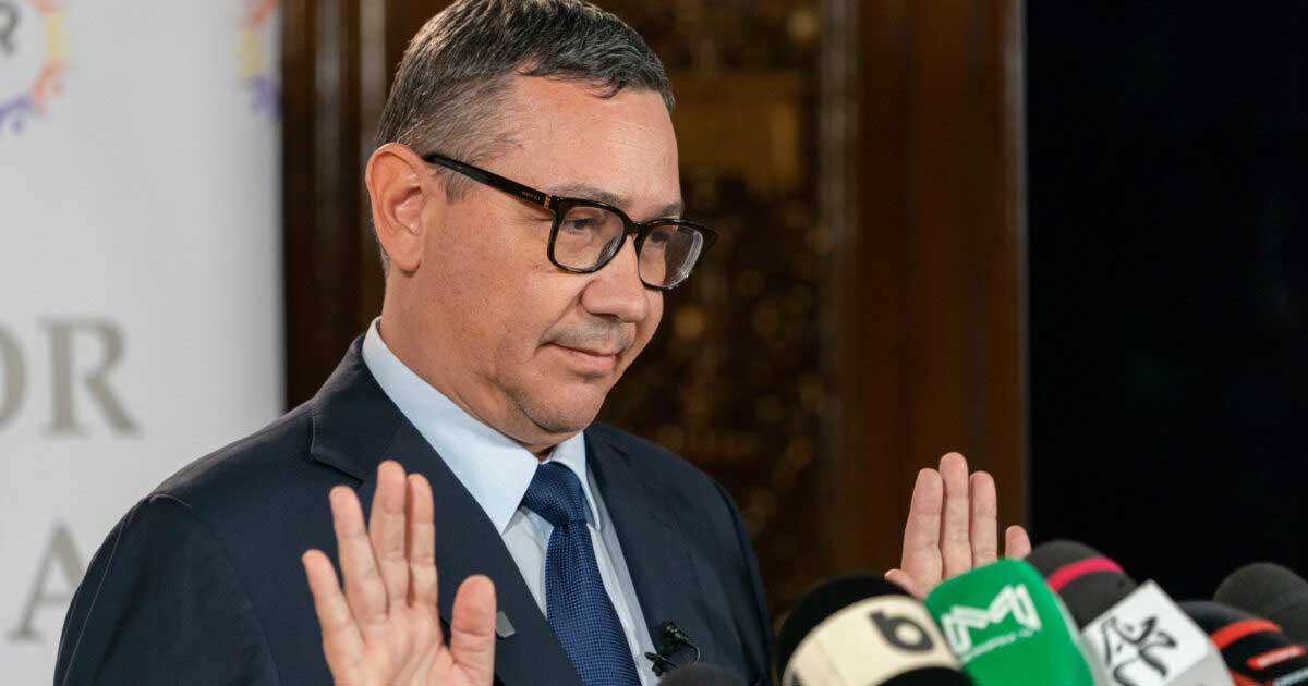Victor Ponta la o declarație de presă în București, discutând despre context politic românesc