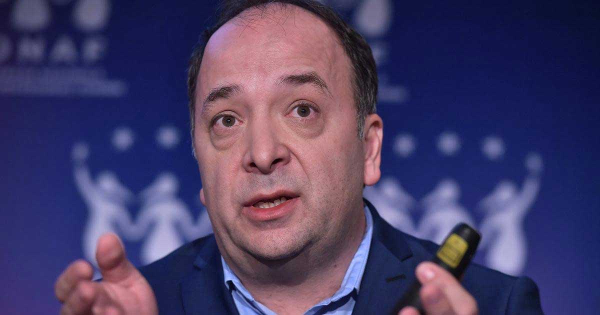 Analistul economic Adrian Negrescu comentează propunerea de plată a taxelor în rate la Antena 3 CNN, București, februarie 2026