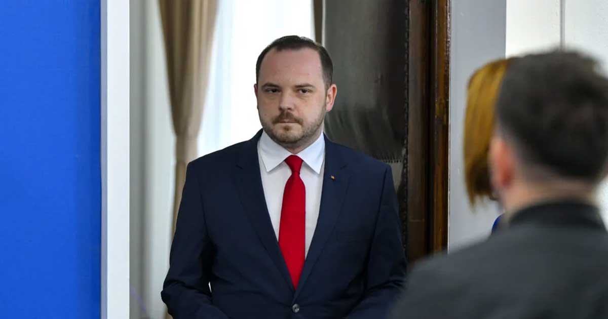 alexandru rogobete ameninta cu demisia daca va fi redus bugetul de salarii in sanatate 997803 Alexandru Rogobete, ministrul Sănătății, în timpul unei conferințe de presă, declarând poziția fermă împotriva reducerii salariilor din sistemul medical, februarie 2026