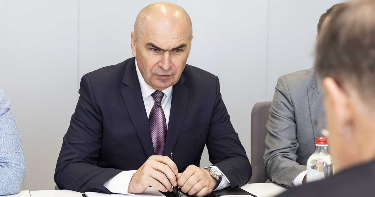 bolojan l a demis pe seful vamilor in ianuarie pentru incompetenta iar acum l a numit vicepresedinte 120898 Premierul Ilie Bolojan la Palatul Victoria în timpul unei ședințe de Guvern, context pentru decizia privind conducerea Autorității Vamale Române, București, februarie 2026