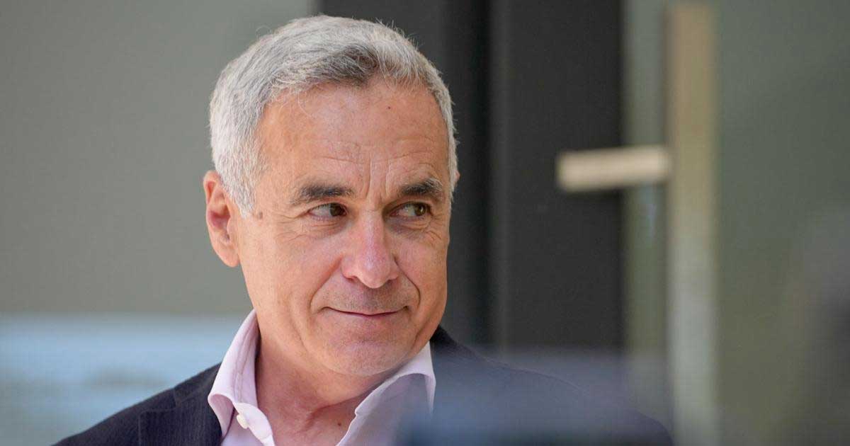 calin georgescu la iesirea de la tribunalul bucuresti ma puteti judeca voi 051500 Călin Georgescu înconjurat de susținători la ieșirea de la Tribunalul București în dosarul de propagandă legionară, februarie 2026
