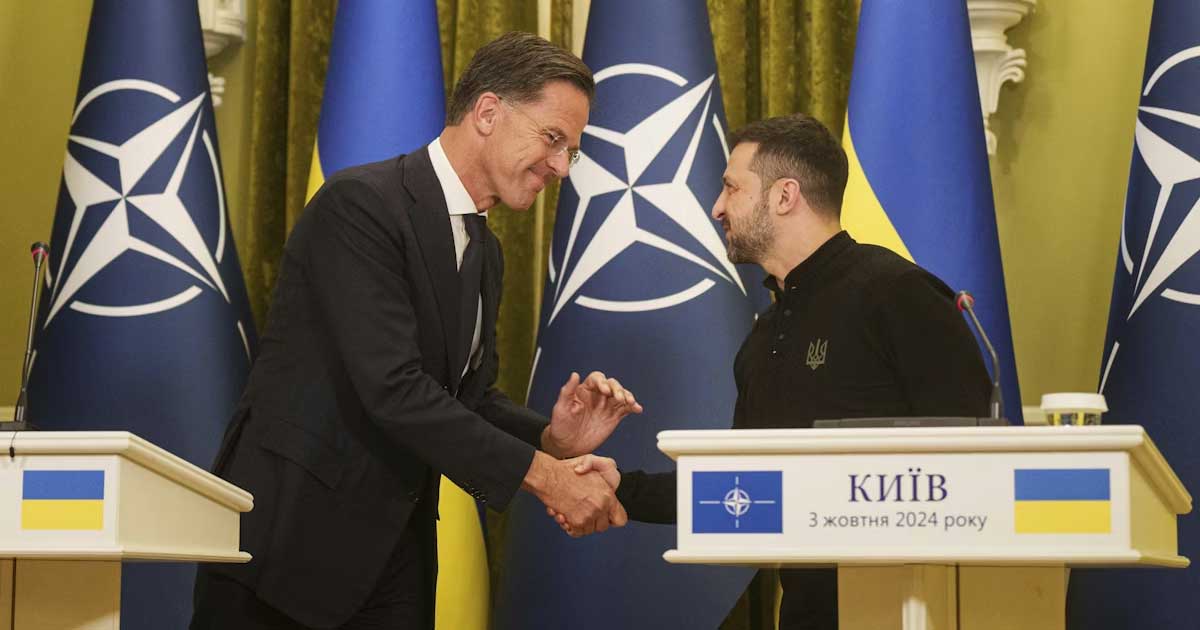 Președintele Ucrainei Volodimir Zelenski și secretarul general NATO Mark Rutte discută despre formatul trilateral de negocieri pentru pace, februarie 2026