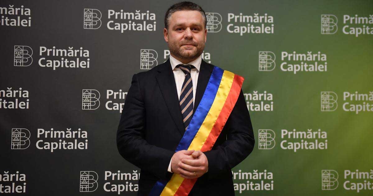 Stradă acoperită de zăpadă în centrul Bucureștiului, Ciprian Ciucu verifică activitatea de deszăpezire, trotuare nedeszăpezite, februarie 2026