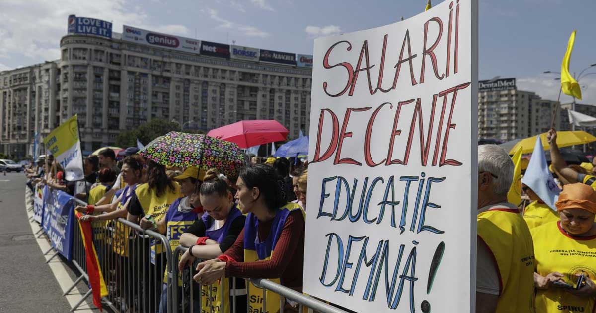 cutremur in invatamant cursurile ar putea fi suspendate in toata tara 527631 Protest al profesorilor în Piața Victoriei din București împotriva măsurilor Guvernului Bolojan în educație, februarie 2026