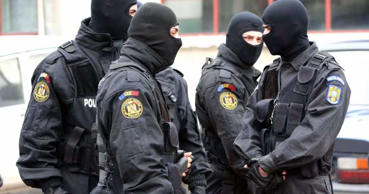 descinderi la o institutie publica din brasov dosar de coruptie 972378 Polițiști brașoveni efectuând percheziții la sediul unei instituții publice în dosarul concursurilor cu dedicație, Brașov, 3 februarie 2026