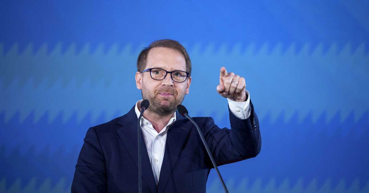 dominic fritz intareste controlul la centru si introduce executiile politice in statutul partidului 250077 Dominic Fritz, președintele USR, la Congresul partidului de la Sibiu unde au fost adoptate modificări statutare majore, februarie 2026