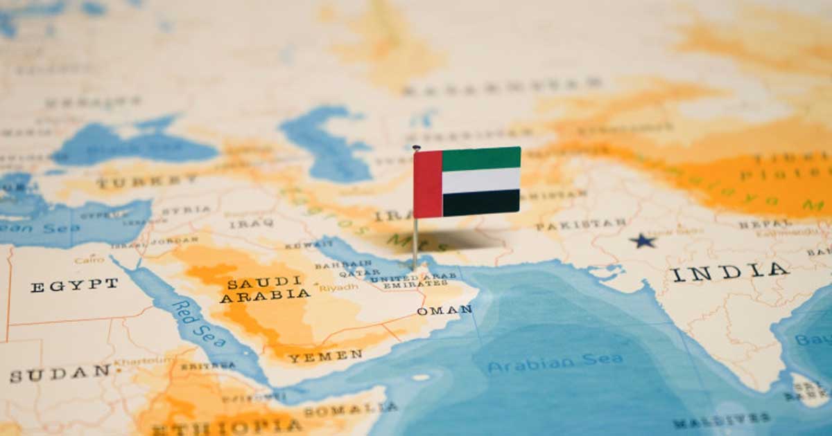Fum ridicându-se deasupra Abu Dhabi după interceptarea rachetelor iraniene de către sistemele de apărare aeriană ale Emiratelor Arabe Unite, 28 februarie 2026