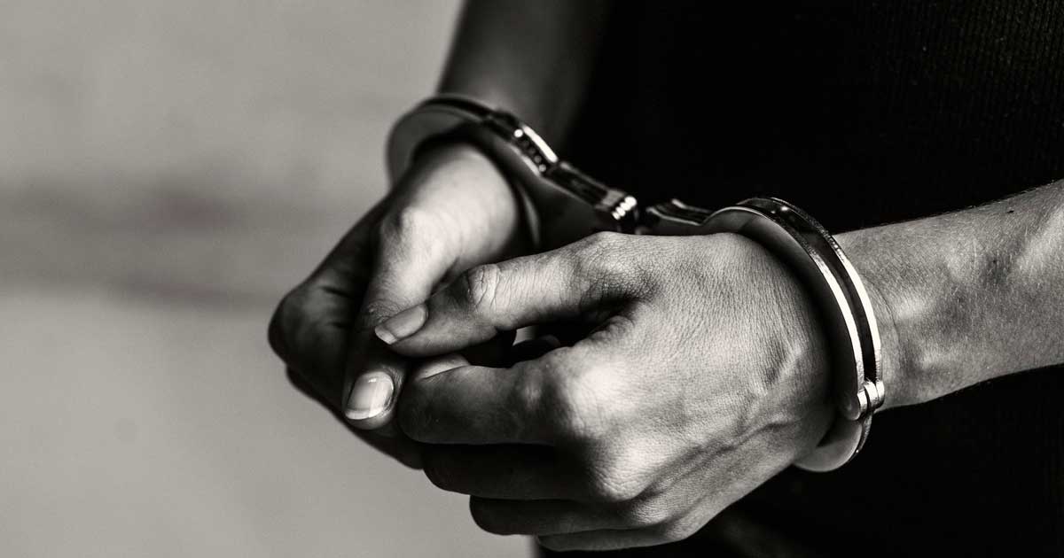 Adolescenți în fața unui tribunal, dezbatere privind vârsta răspunderii penale a minorilor în România și Argentina, februarie 2026