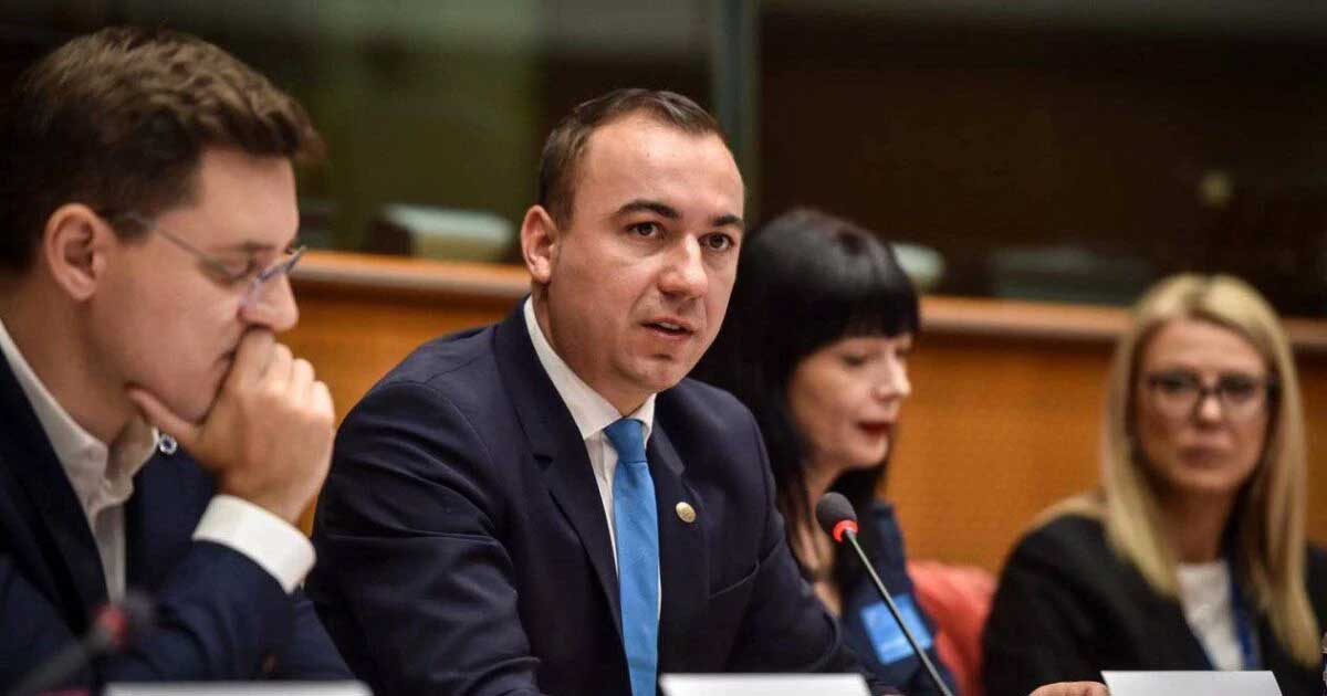 Ministrul Energiei Bogdan Ivan la conferință de presă, în contextul crizei apei potabile din județul Argeș, februarie 2026
