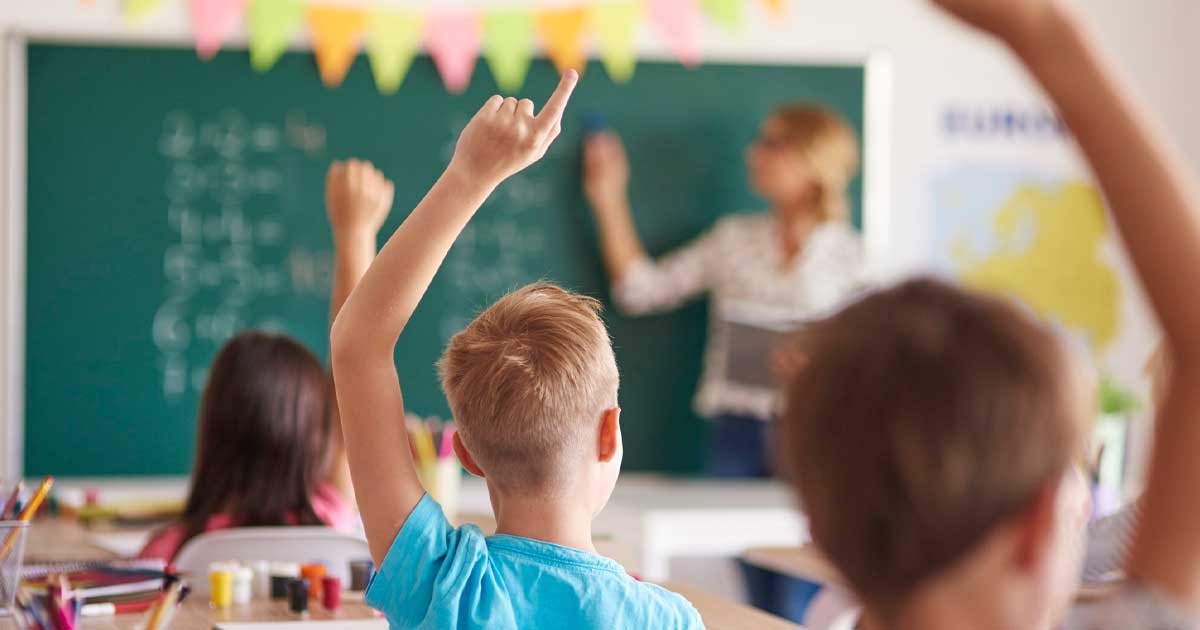 Elevi în sala de clasă în România, context reformă sistem notare și evaluare uniformizată, 2026
