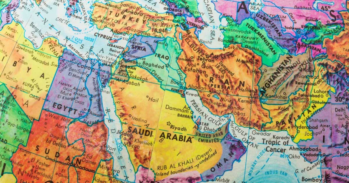 panica mare in golful persic bogatii lumii sunt in stare de alerta dupa atacurile lansate de iran 775695 Panică în străzile din Abu Dhabi după atacurile cu rachete iraniene asupra Golfului Persic, februarie 2026, locuitori evacuând zonele afectate