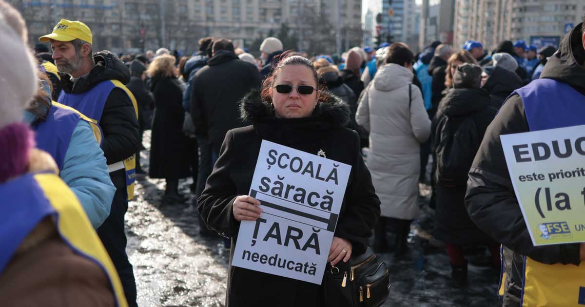 primele proteste din mandatul lui nicusor dan profesorii merg la cotroceni 889840 Protest al sindicatelor din educație în fața Palatului Cotroceni, profesori cu pancarte, București, 25 februarie 2026