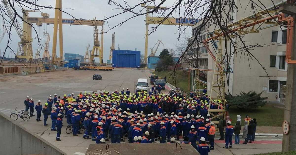 protest spontan la santierul naval mangalia oamenii sunt neplatiti de peste doua luni 331161 Protest angajați Șantierul Naval Damen Mangalia nemulțumiți salarii restante februarie 2026