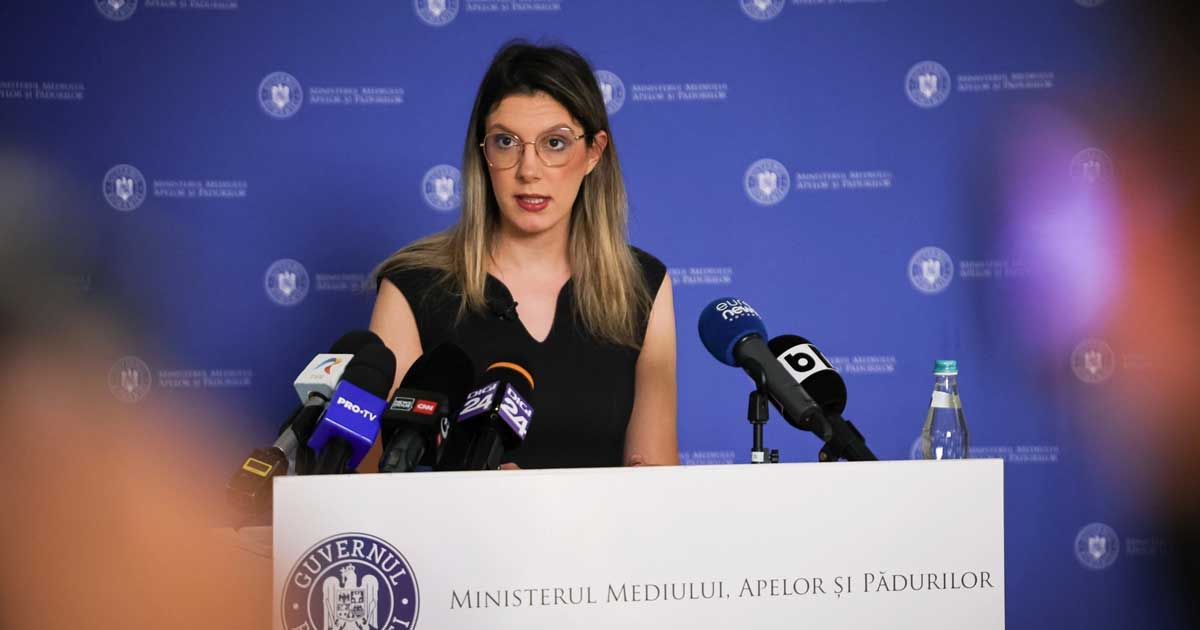 Diana Buzoianu, ministrul Mediului din România, în cadrul unei conferințe de presă, februarie 2026, controversa Barajului Mihăileni din Hunedoara