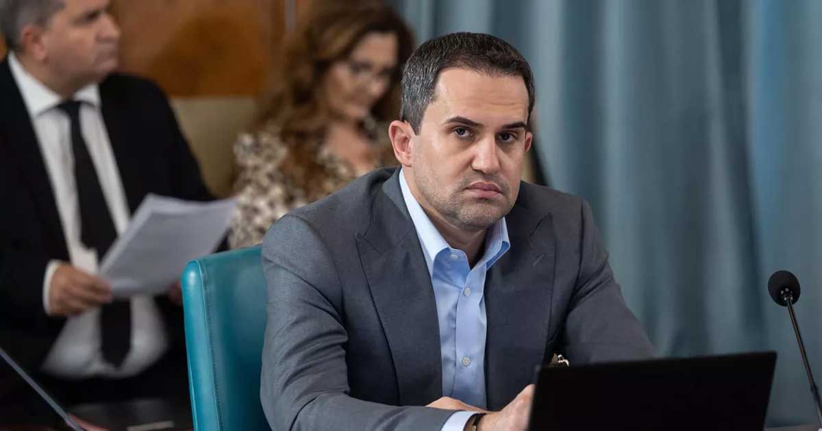 semne de intrebare in cv ul ministrului transporturilor 093279 Ciprian Șerban ministrul Transporturilor în conferință de presă la Ministerul Transporturilor, București, explicații despre CV și parcurs educațional, februarie 2026