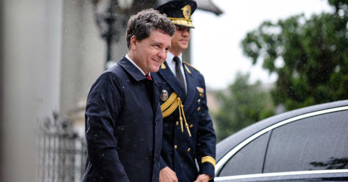 Nicușor Dan, Președintele României, la o întâlnire oficială în Belgia, în contextul discuțiilor despre imaginea vestimentară a șefului statului, februarie 2026