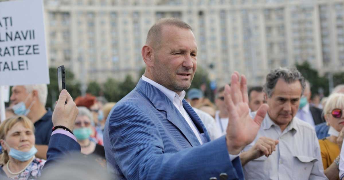 Viorel Cataramă la declarații de presă despre critica adusă conducerii PNL și politicilor premierului Ilie Bolojan, București februarie 2026
