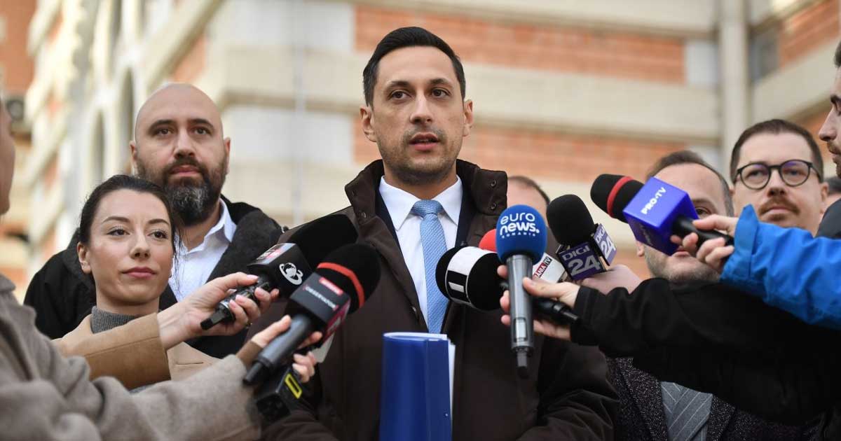 Vlad Gheorghe, consilier onorific al premierului Ilie Bolojan, în timpul unei declarații publice despre plângerea penală depusă la DNA împotriva primarului Robert Negoiță, februarie 2026