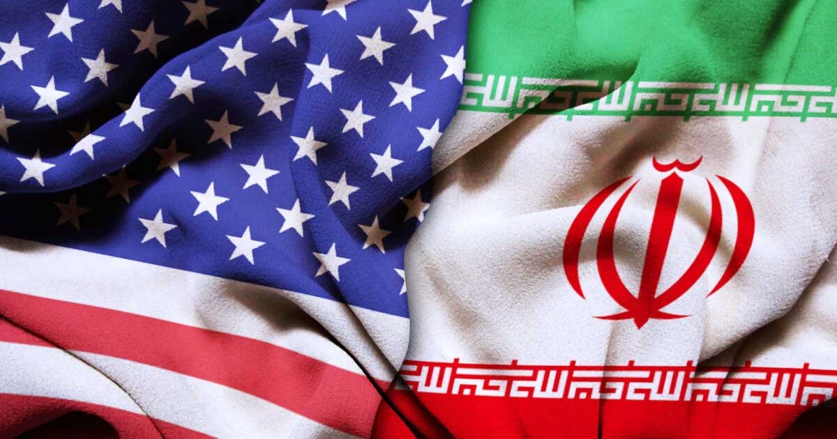 Vedere aeriană a Strâmtorii Hormuz, rută maritimă strategică între Iran și peninsula arabă, punct central al negocierilor de pace, 2026