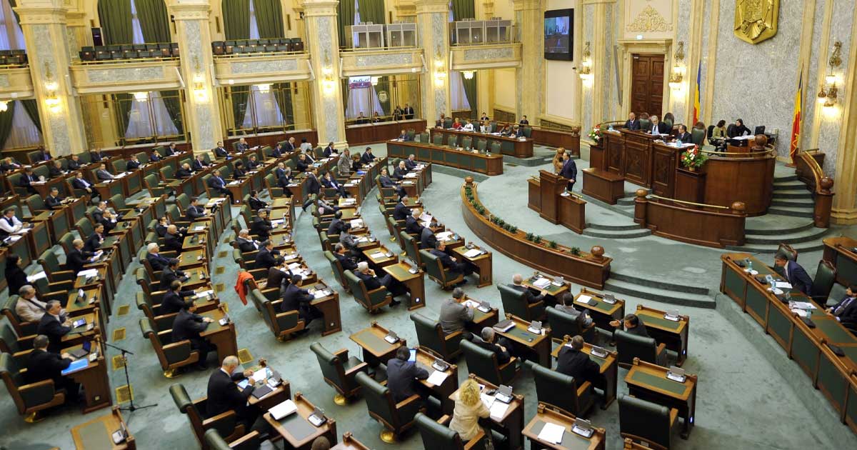 banii economisiti de bolojan la senat au ajuns compensatie pentru angajatii institutiei 515283 Clădirea Senatului României, București, unde economiile din restructurarea de personal au fost redistribuite către angajați, martie 2026