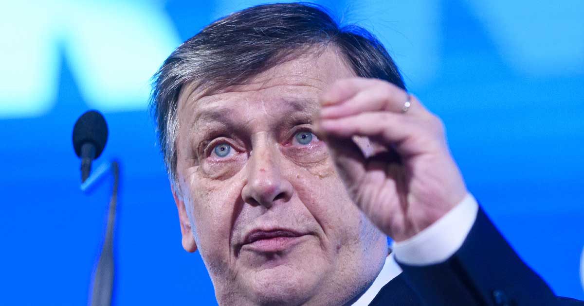 Fostul lider PNL Crin Antonescu într-un interviu la Realitatea Plus despre situația politică din România și întârzierea bugetului pe 2026, București, martie 2026