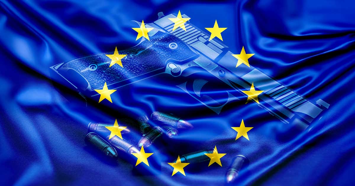 John Bolton în timpul interviului pentru Euronews despre amenințarea iraniană asupra Europei, summit UE Bruxelles, martie 2026