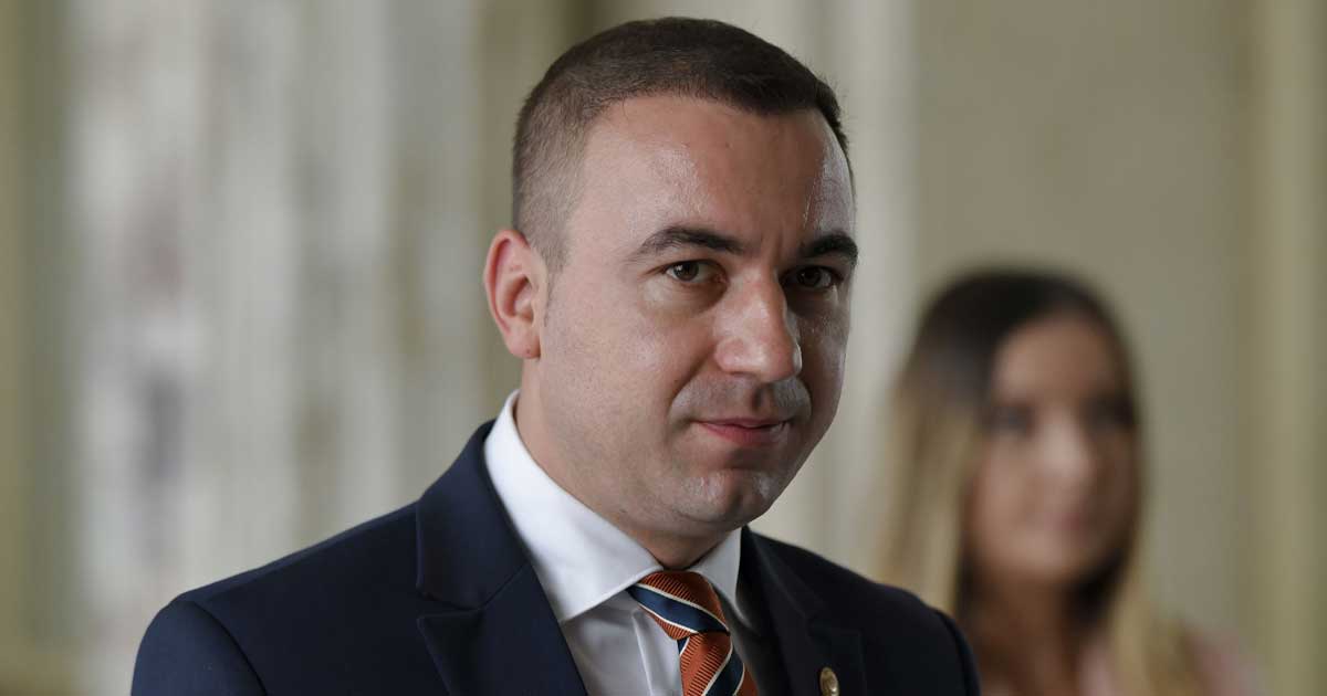 guvernul pregateste un scut pentru pretul gazelor bogdan ivan a facut anuntul 257455 Ministrul Energiei Bogdan Ivan anunță plafonarea prețului gazelor naturale la 0,31 lei pe kWh pentru consumatorii casnici, conferință energie București, martie 2026