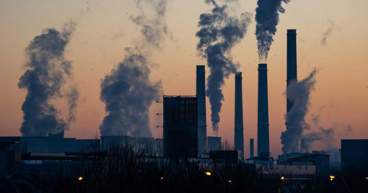 Hală industrială în România, utilaje de producție oprite, date INS scădere cifra de afaceri industrie prelucrătoare ianuarie 2026