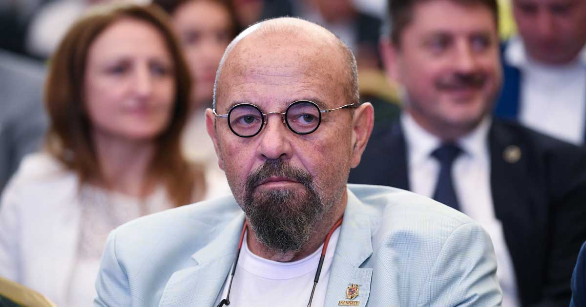 Cristian Popescu Piedone, fostul șef ANPC, la ieșirea din instanță în dosarul DNA privind controlul judiciar, Brașov, martie 2026