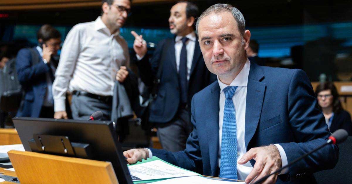 nazare le cere partidelor din coalitie sa opreasca scandalurile la tv in perioadele cand trebuie sa se imprumute 912365 Ministrul Finanțelor Alexandru Nazare la ședință de guvern, discuții despre impactul tensiunilor politice asupra împrumuturilor de stat, București, martie 2026