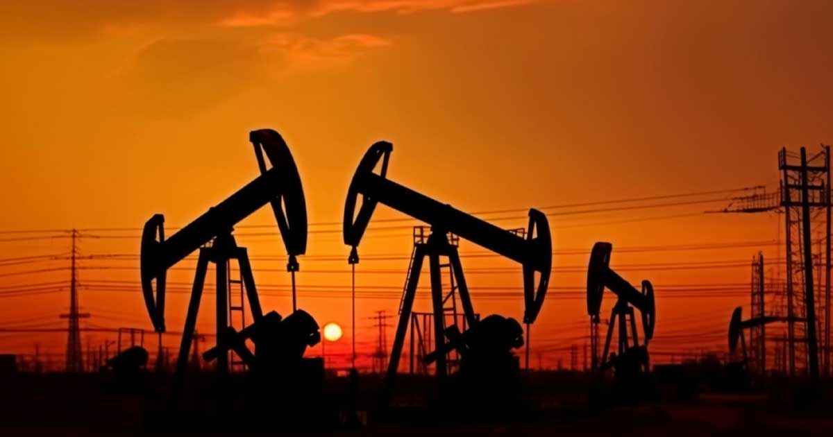 Prețul petrolului Brent atinge 82 dolari pe baril în martie 2026, cea mai mare creștere în 4 ani după conflictul SUA-Israel-Iran și blocarea Strâmtorii Ormuz