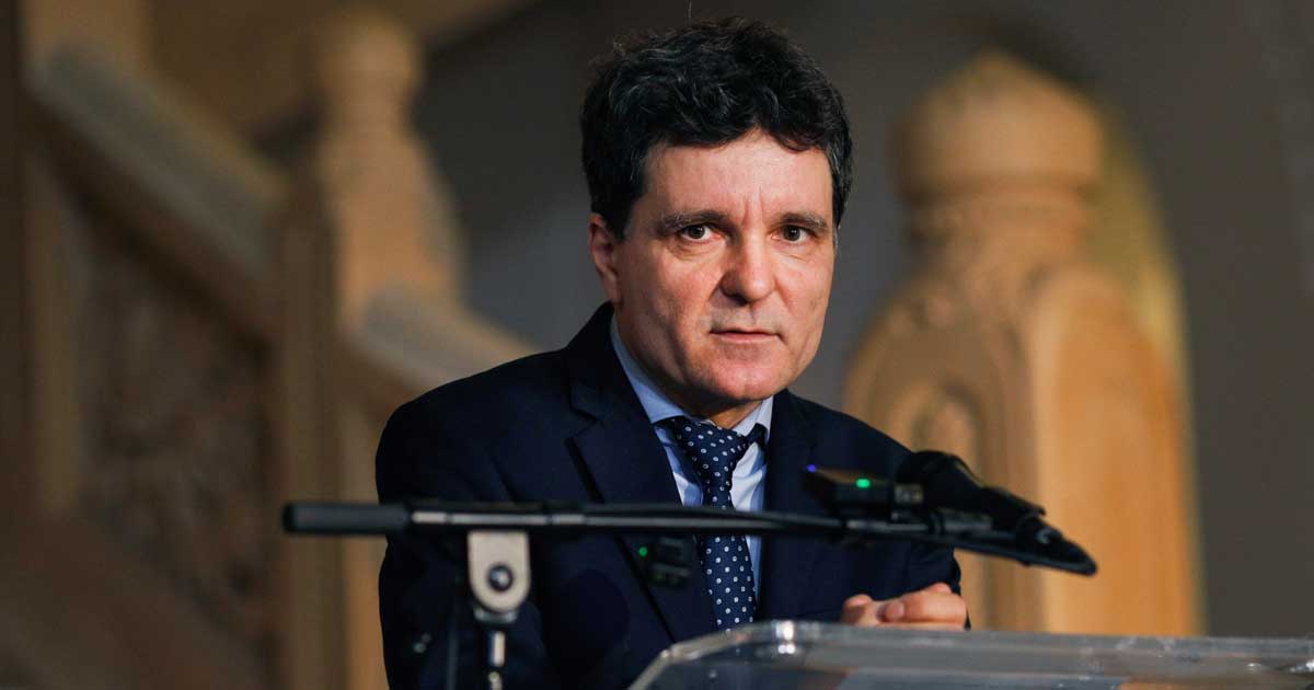 Președintele Nicușor Dan la eveniment public în București, criză politică coaliție PSD-PNL, aprilie 2026
