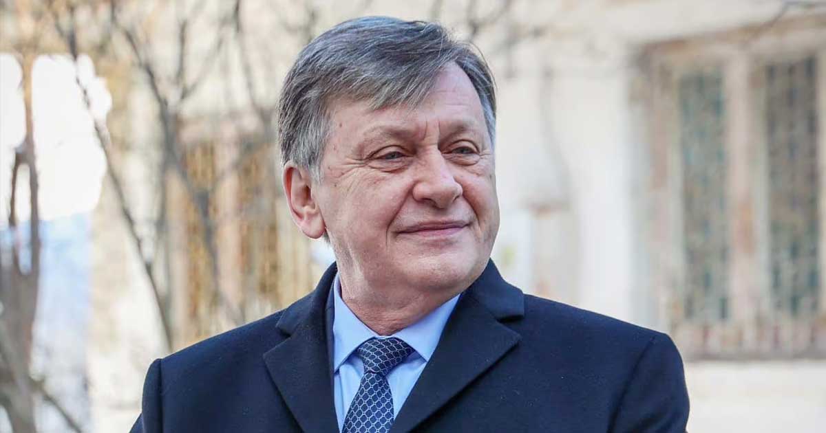 Crin Antonescu, declarație despre criza politică și formula de guvernare PNL-USR-UDMR, București, aprilie 2026