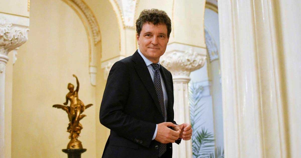 Deputatul USR Emanuel Ungureanu la tribuna Parlamentului României, discurs despre justiție, aprilie 2026