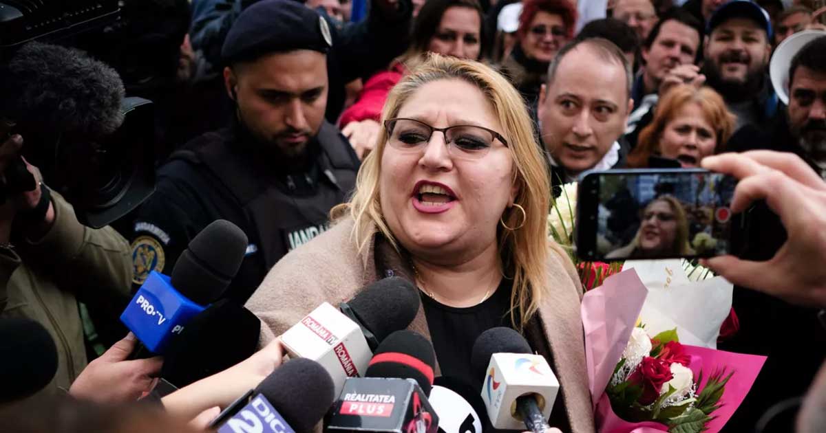 Diana Șoșoacă, lidera S.O.S. România, declarație publică despre criza politică, București, aprilie 2026