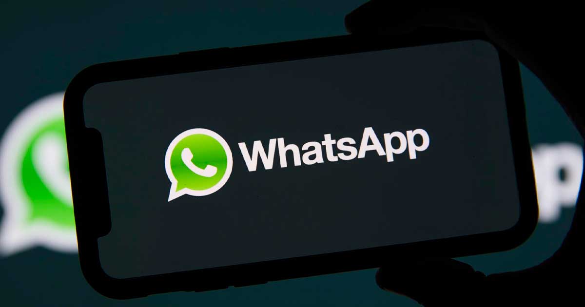 Sigle WhatsApp și Signal pe ecran smartphone, guverne europene renunță la aplicații americane de mesagerie, suveranitate digitală UE, 2026