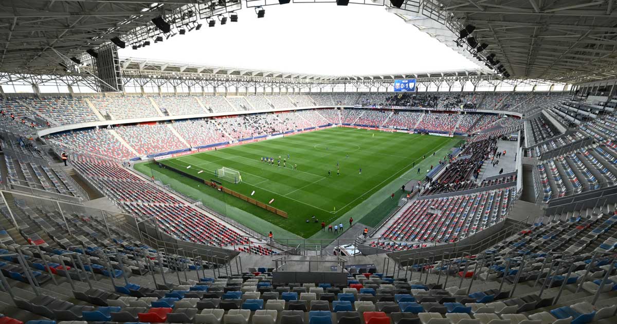 radu miruta intra pe terenul de fotbal ministrul apararii anunta reducerea tarifului de inchiriere pentru stadionul steaua 909231 Stadionul Steaua din Ghencea, București, administrat de Ministerul Apărării, vedere din tribune, 2026
