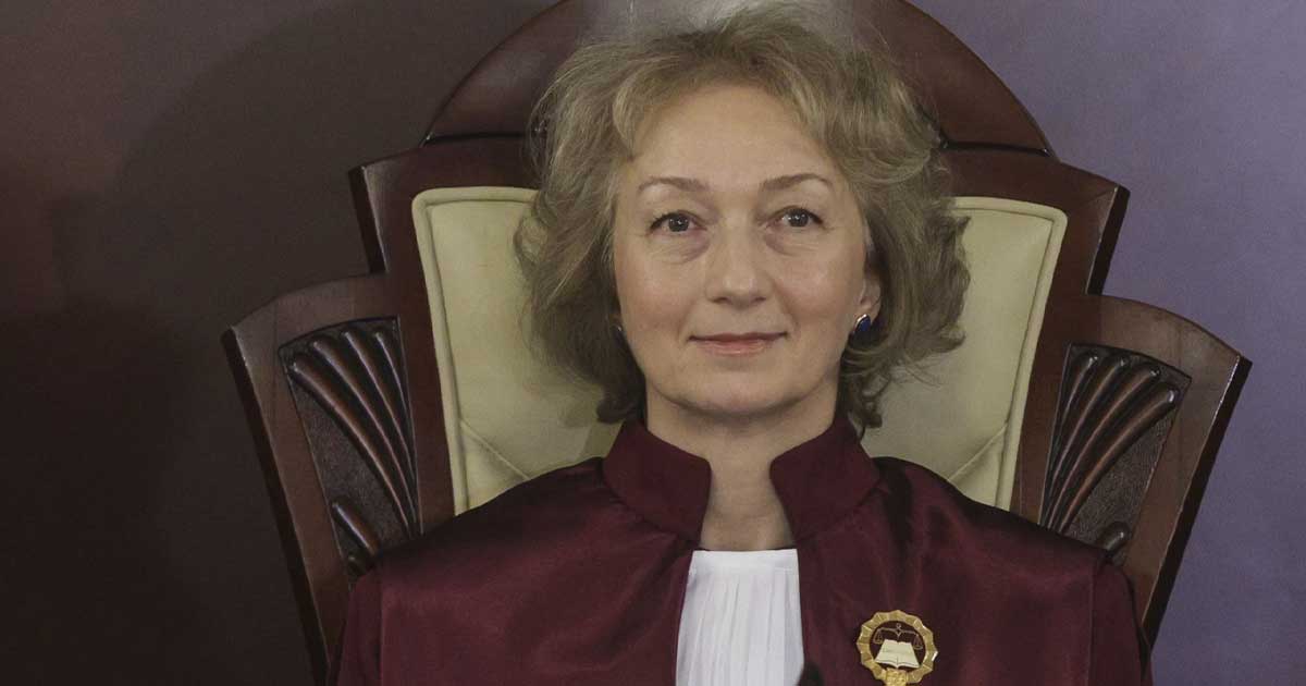 Simina Tanasescu Sustine Ca Nu Ar Schimba Constitutia 031214