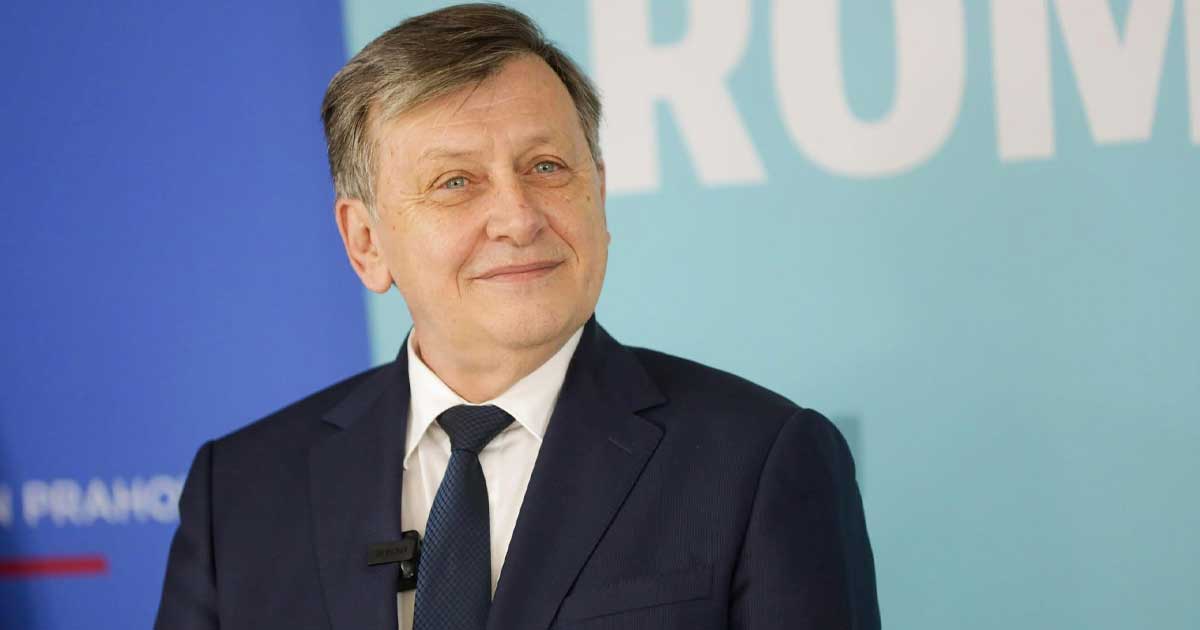 Crin Antonescu la declarații publice, Antena3 CNN, acuze joc dublu PNL, mai 2026