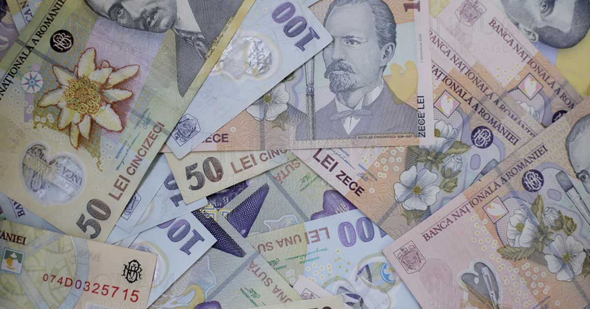 Angajați din sectorul public la birou, calcul ore suplimentare conform noii legi a salarizării bugetarilor 2027