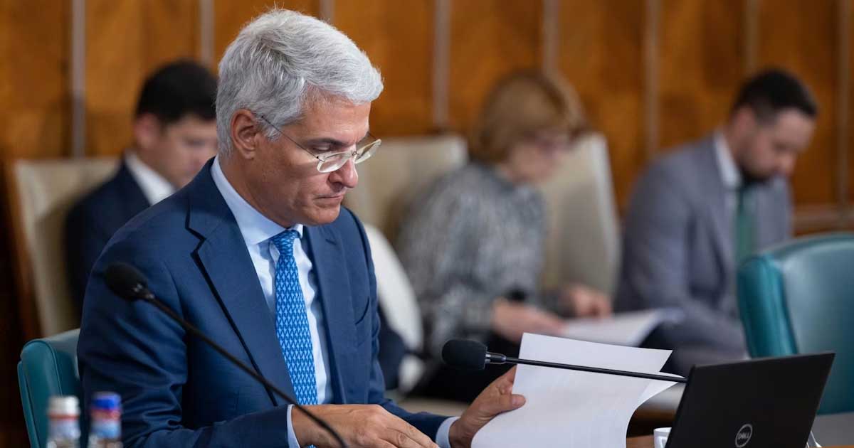 Dragoș Pîslaru, ministrul interimar al Muncii, conferință de presă despre legea salarizării, București, mai 2026
