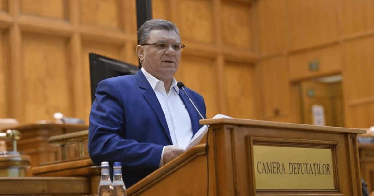 Deputatul Dumitru Coarnă la tribuna Parlamentului României, plen reunit, ședința de vot a moțiunii de cenzură, mai 2026
