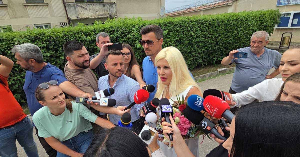 Elena Udrea la declarații publice, implicată în disputa politică dintre Nicușor Dan și Kovesi, mai 2026