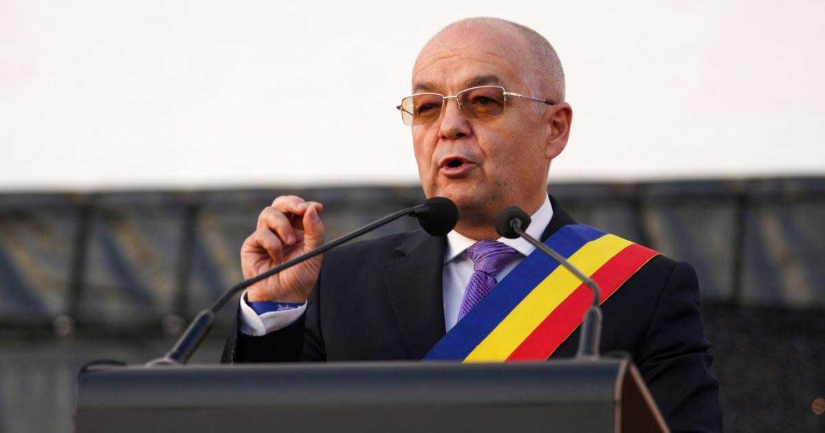 Emil Boc, primarul Clujului și lider PNL, declară la conferință de presă că PSD și AUR trebuie să formeze noul guvern după căderea Cabinetului Bolojan, mai 2026