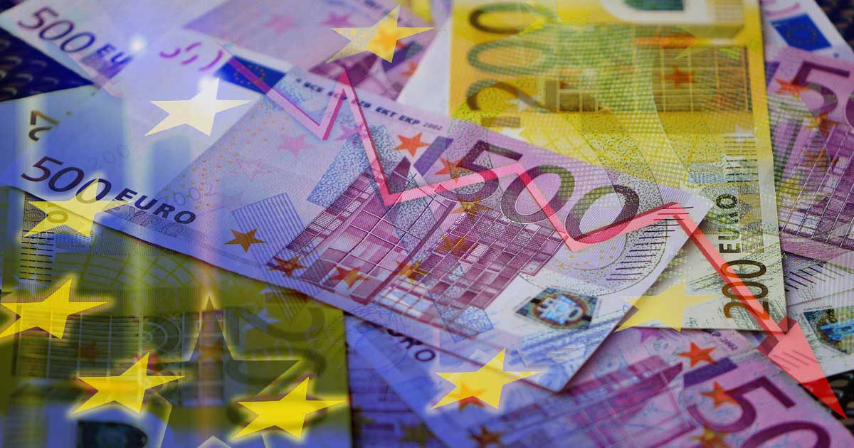 Bancnote euro și lei românești alăturate pe un birou, ilustrând cursul valutar publicat de BNR în mai 2026