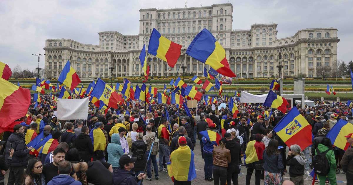 fake news periculos despre romania demontat de afp romani care sarbatoresc caderea lui bolojan si venirea la putere a lui georgescu 635291 AFP verifică un videoclip viral despre proteste din România prezentat fals ca reacție la căderea Guvernului Bolojan, mai 2026