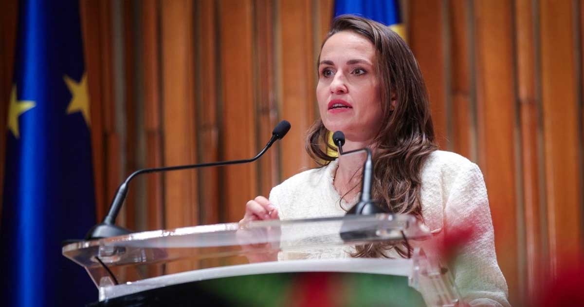 Ministrul Oana Țoiu la conferință de presă, București, retragere statut utilitate publică ADIRI, mai 2026