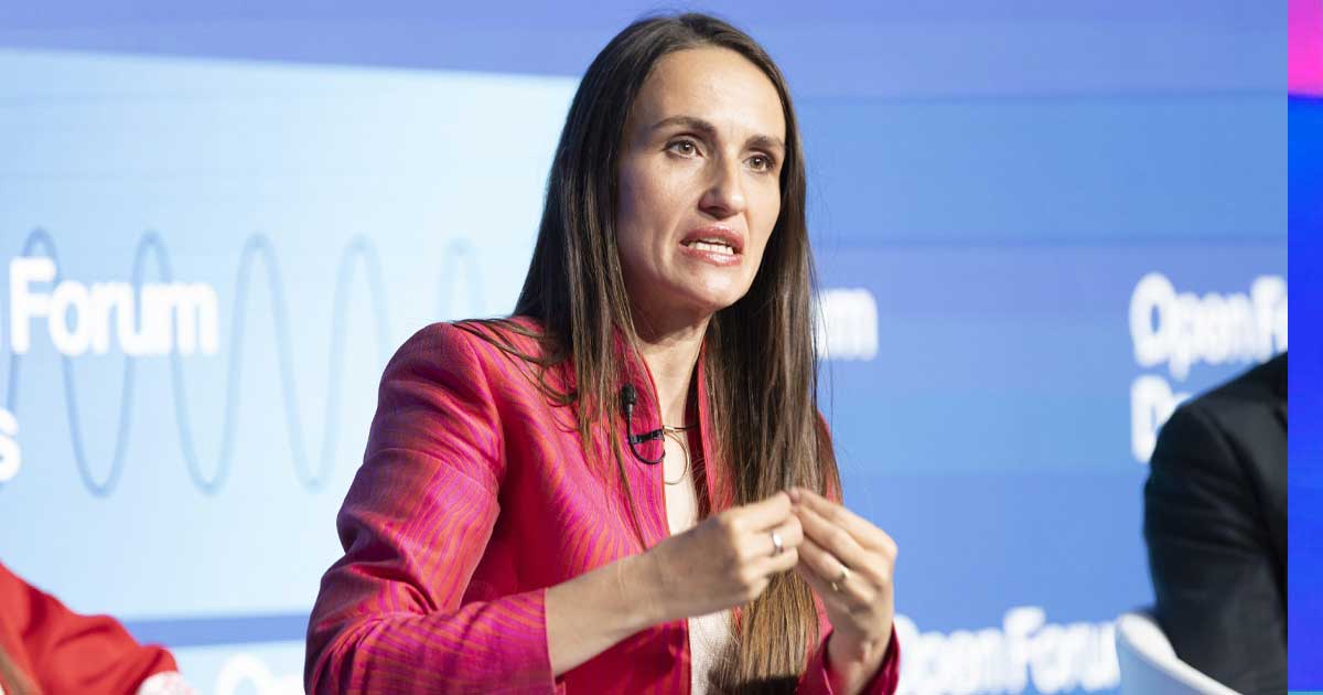 Ministrul Oana Țoiu în conferință de presă după drona rusească Geran-2 prăbușită pe bloc din Galați, mai 2026